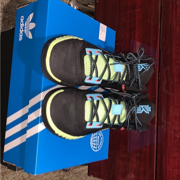 Nike Kyrie’s - Picture 1 of 3